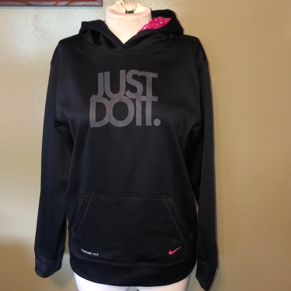 NIKE THERMA-FIT SIZE XL BUT FITS LIKE A MEDIUM.
